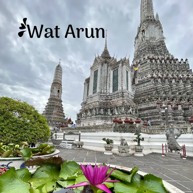 วัดริมน้ำเจ้าพระยา งดงามมาก