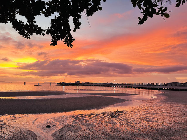 “หาดหน้าทอน เกาะสมุย – ความสงบและวิวสวยริมทะเล”