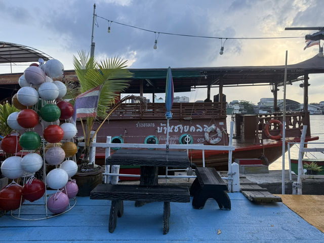 ร้านอาหารริมคลอง บรรยากาศสุดชิล