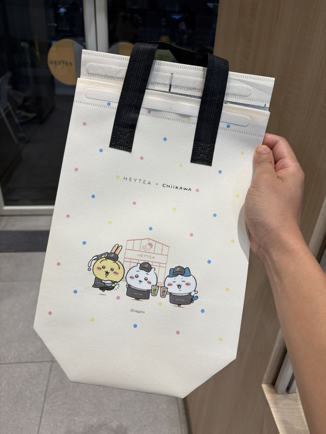 內地限定:喜茶攜手CHIIKAWA,限定飲品,周火熱登場! 內地限定:喜茶攜手CHIIKAWA,限定飲品,周火熱登場!