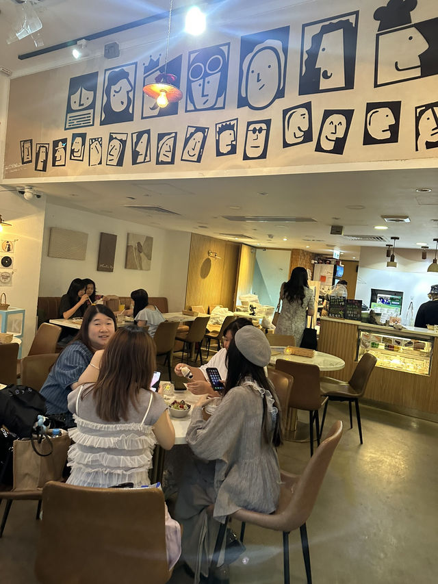 尖沙咀新式亮麗的打卡西式Cafe 
