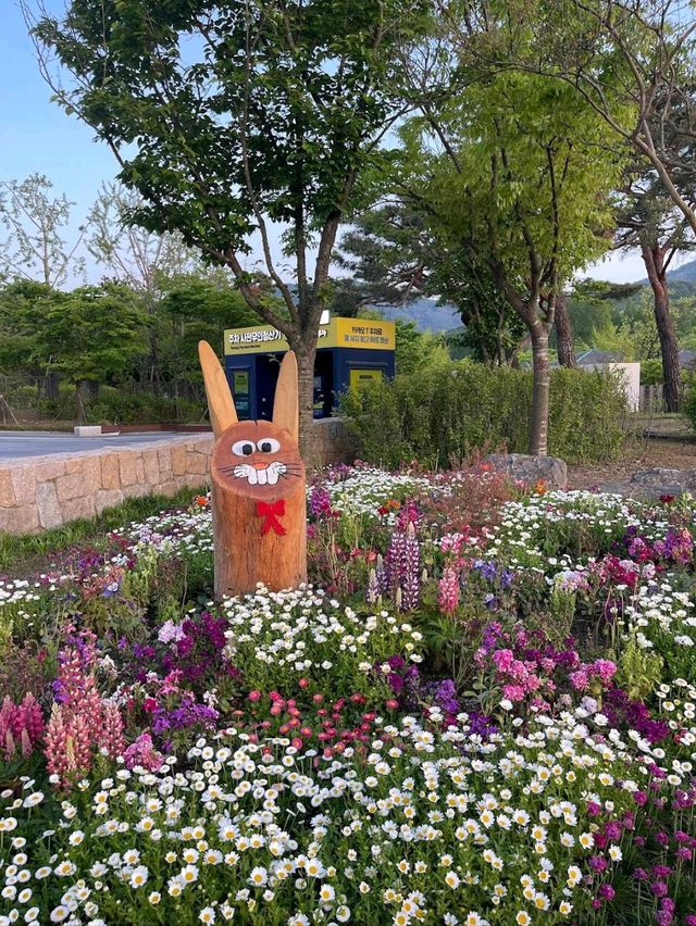 sprawling oasis of nature and culture nestled in Gwacheon, just outside the bustling heart of Seoul