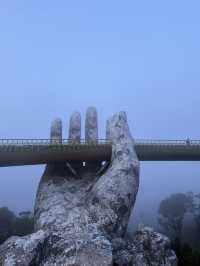 สะพานมือยักษ์ Golden Bridge