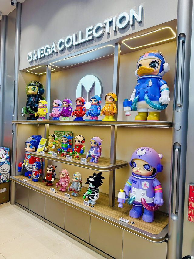 ถ่ายรูปกับน้อง molly ที่ popmart