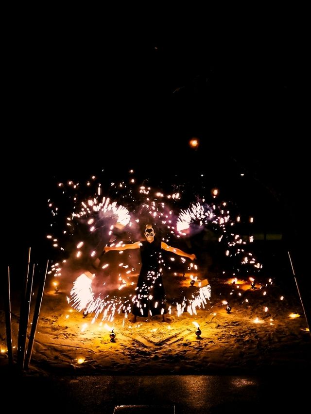 มาดูโชว์ควงกระบองไฟที่ภูเก็ต