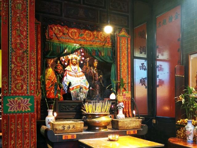 Yaumatei Tin Hau Temple (油麻地天后廟) 🙏✨