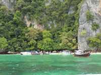 ครั้งแรกที่เกาะพีพี: เหงา แต่ภูมิใจสุด ๆ 🏝️💙  