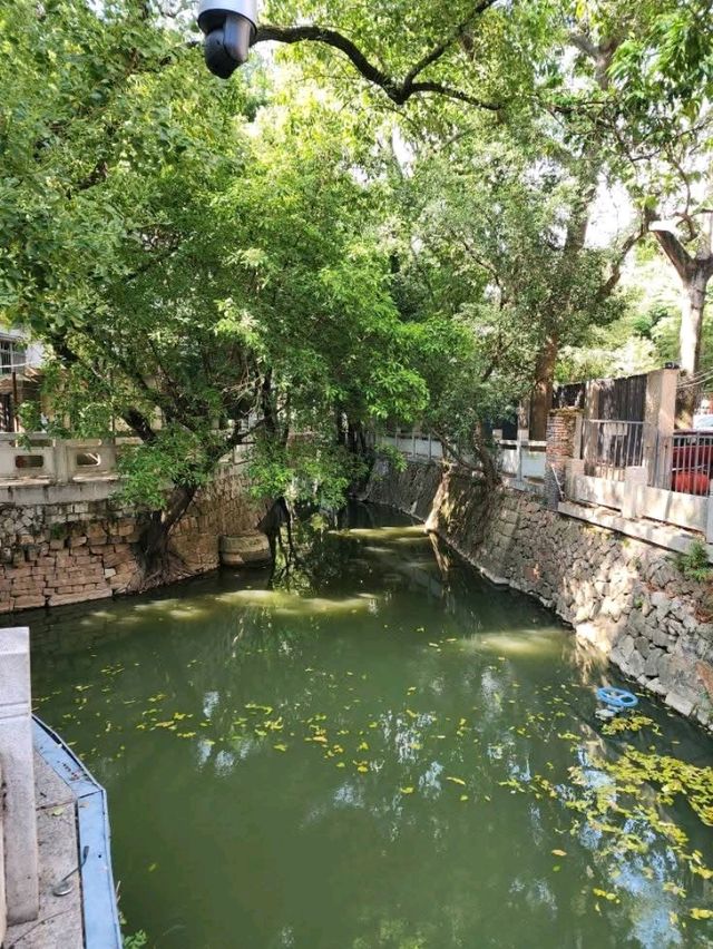 “Whispers of Water — The Charming Canals of Fuzhou”