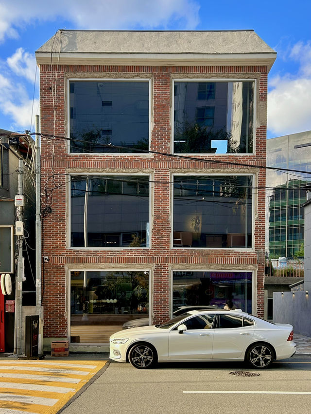 부산 수영구에 위치한 반려동물 동반카페 다운트빌리지