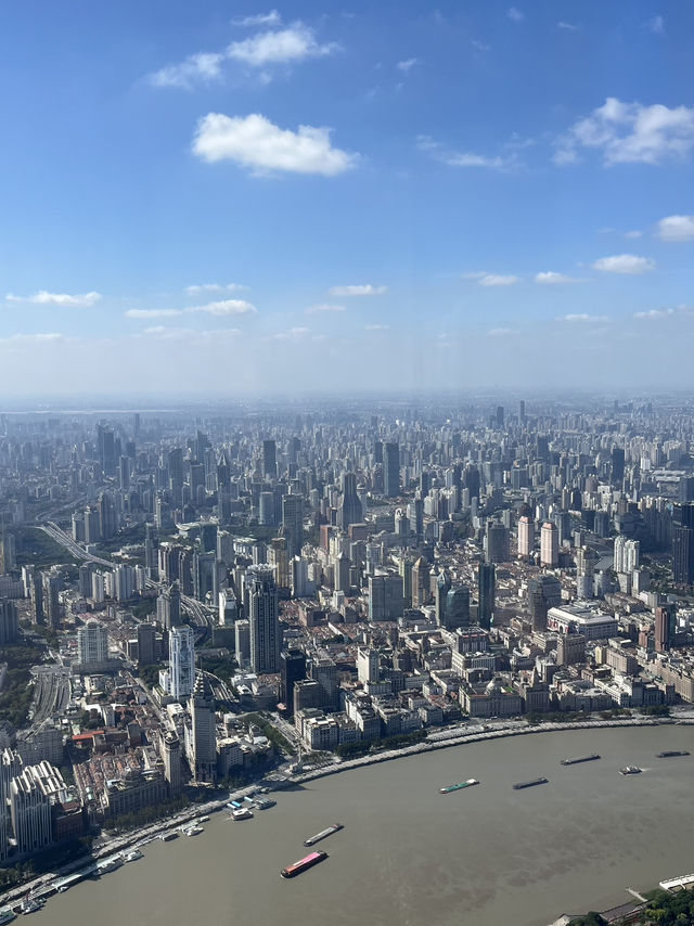 上海塔-摩登建築風格感受都市脈搏  