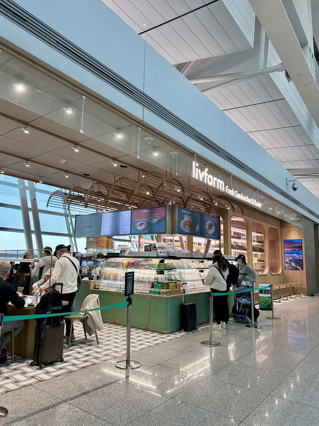 Fresh & Stylish Airport Café at Incheon T1 ✈️🥗 Fresh & Stylish Airport Café at Incheon T1 ✈️🥗