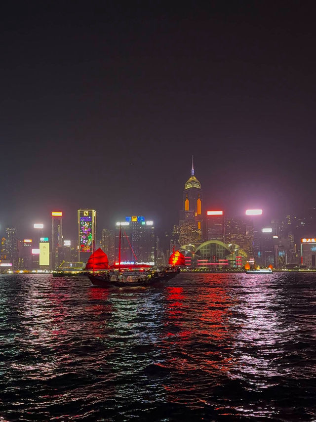 шоу света Symphony of Lights в Гонконге 