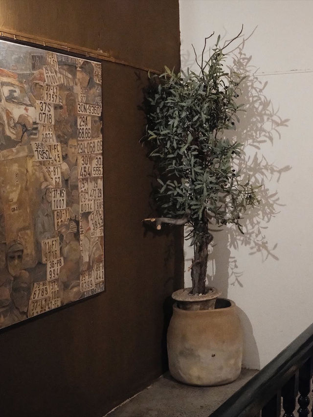 Ba Cậu Café – A Cozy Hidden Spot Inside an Old Hanoi House Ba Cậu Café – A Cozy Hidden Spot Inside an Old Hanoi House