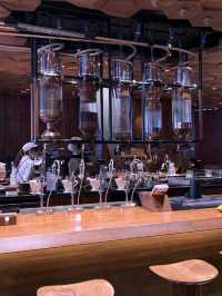 상하이의 압도적인 규모의 스타벅스에서 바, 로스터리등 특별함을 경험하세요