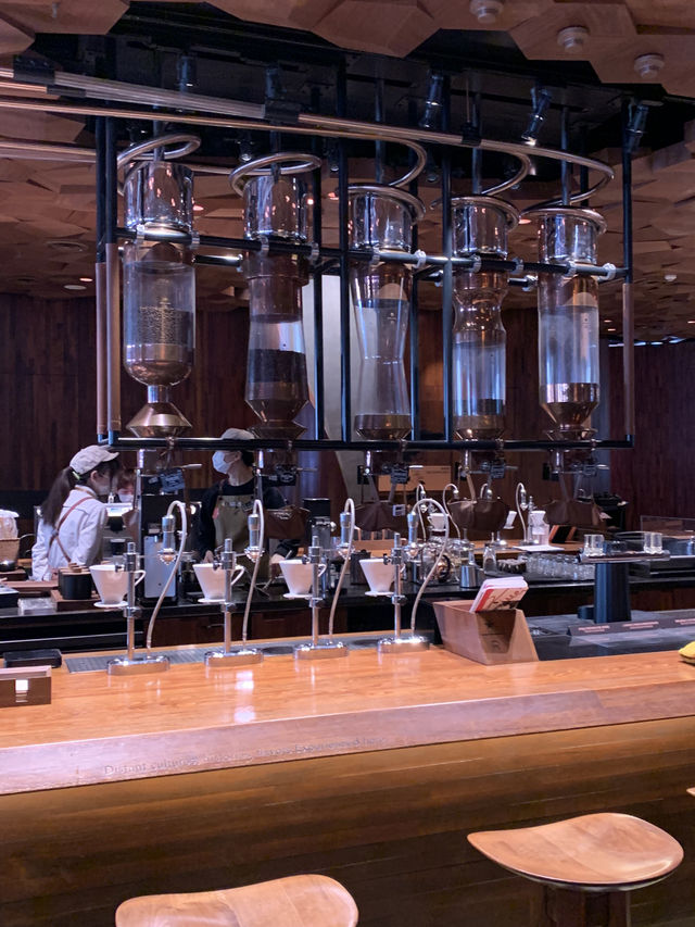 상하이의 압도적인 규모의 스타벅스에서 바, 로스터리등 특별함을 경험하세요 상하이의 압도적인 규모의 스타벅스에서 바, 로스터리등 특별함을 경험하세요