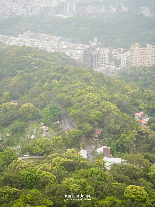 ไหว้พระในวันที่ฝนพรำ บรรยากาศสงบอย่างบอกไม่ถูก ไหว้พระในวันที่ฝนพรำ บรรยากาศสงบอย่างบอกไม่ถูก