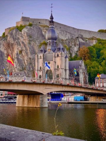 迪南特：戲劇性的河畔畫布