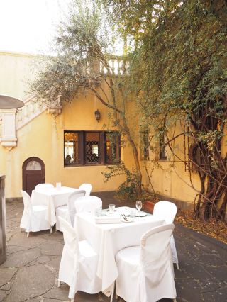 ร้านอาหารสไตล์ยุโรปในชินจูกุ ที่คุณสามารถเพลิดเพลินกับการทัวร์ชมอาคารได้ด้วย