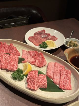 [ฟุกุโอกะ ยากินิกุ] รับประทานอาหารค่ำในห้องส่วนตัวที่ร้านยากินิกุระดับไฮเอนด์