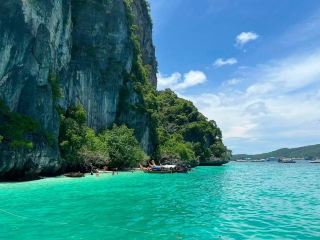 🌴 Phi Phi Islands, Thailand — Where Paradise Feels Real 🇹🇭💙