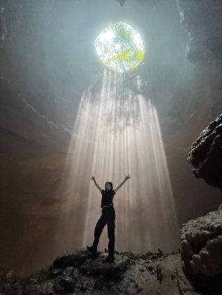 [Yogyakarta, Indonesia] A Seriously Underrated Hidden Gem! The Moment the "Light of Heaven" Hits the Cave Floor, Everything is Worth It – Caving Edition