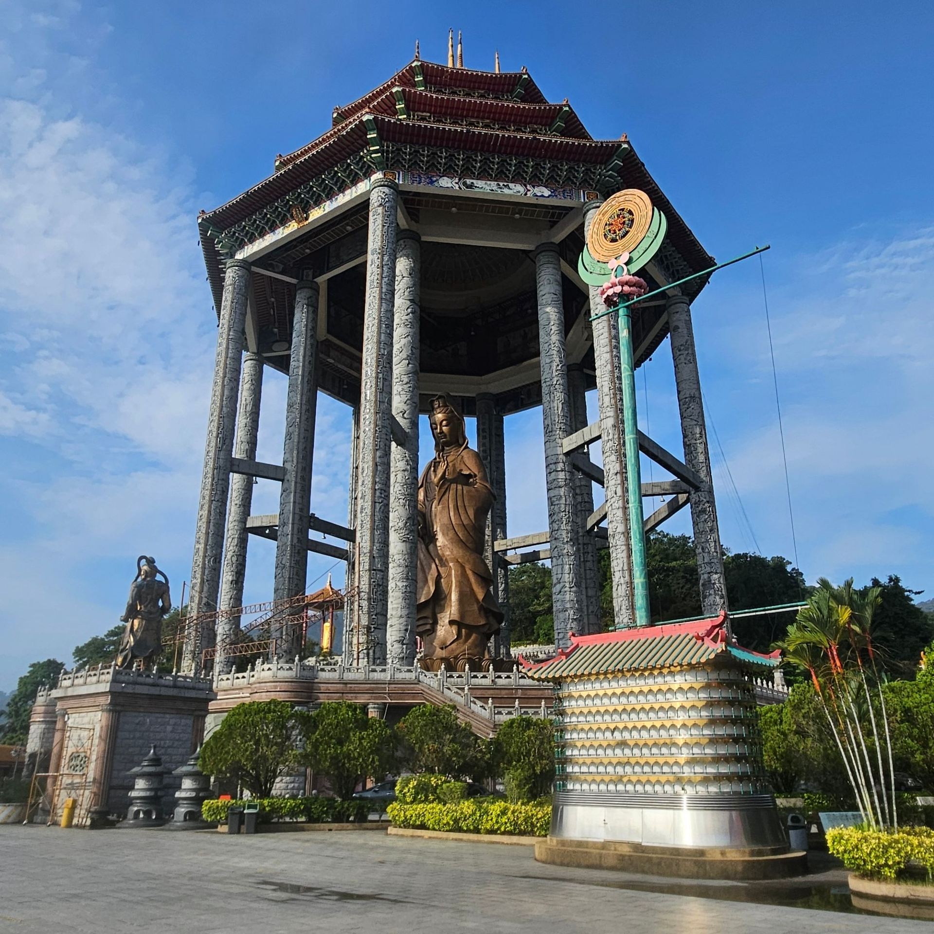 Berkali-kali Mengagumi Keagungan Patung Kuan Yin Perunggu Tertinggi di Dunia