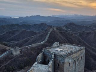 🌅 Watching the sunset from Jinshanling was one of my most unforgettable China moments