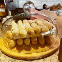 【ジョージア🇬🇪/かわいいハート型のクッキー付きカプチーノ☕️】