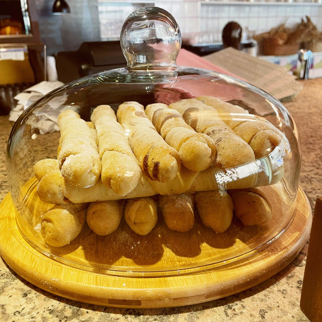 【ジョージア🇬🇪/かわいいハート型のクッキー付きカプチーノ☕️】