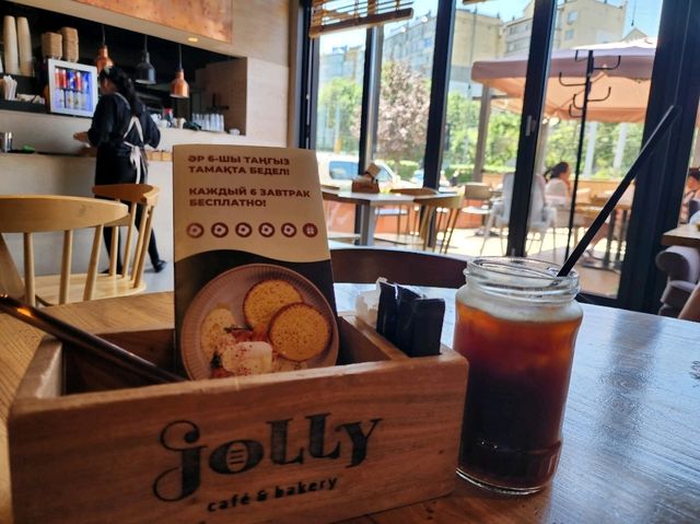 여행중에 보내는 생일에 좀 특별하게 만난 카페~~ "Jolly"