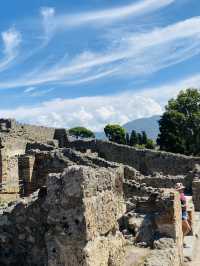 Travel around Pompei!