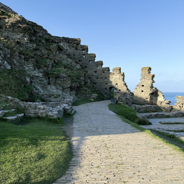 “Romance and Legend: A Breathtaking Escape to Tintagel Castle”