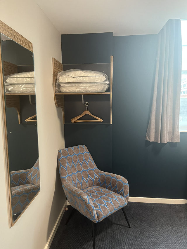 A noisy stay at Chester Central Travelodge 🇬🇧