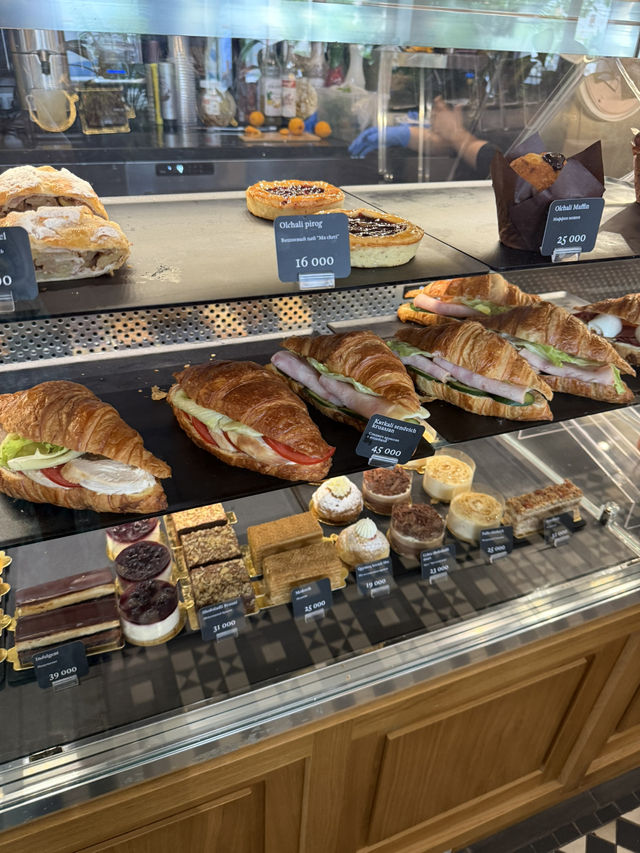 Spring Café Vibes in Bukhara – Bon!