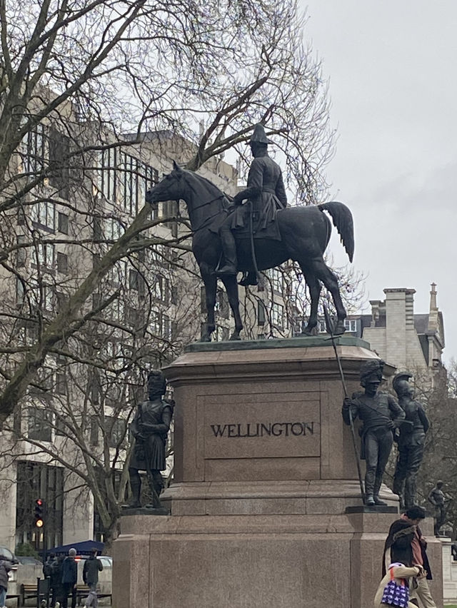 A Magical Christmas Stroll Through London