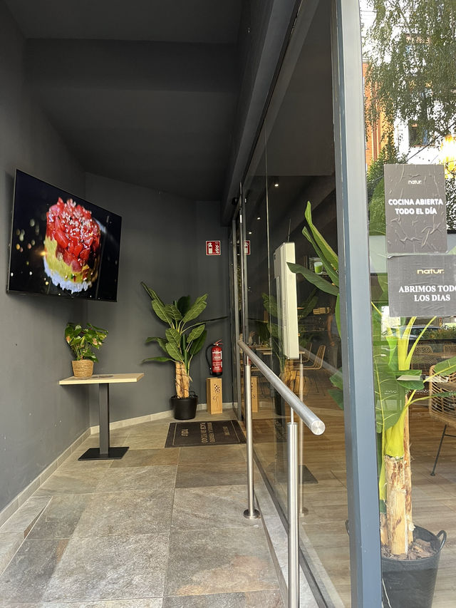 ✨Is this the best poke restaurant in Bilbao? 🌺🥑