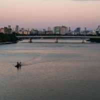 Golden Reflections on the Gan River โ Ganzhou at Sunset ๐