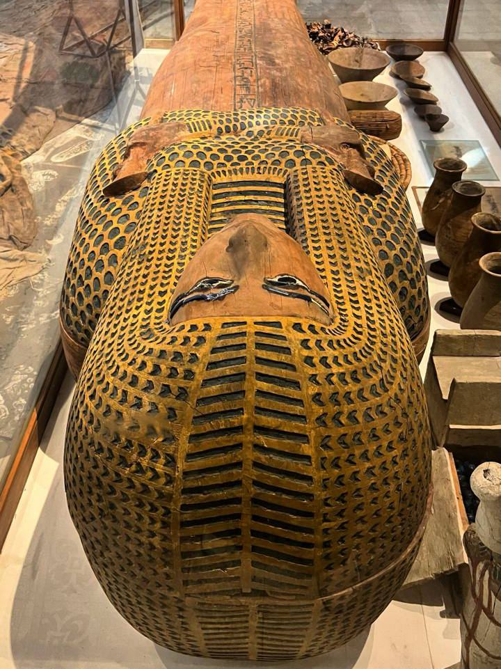 このエジプトの博物館は、まるでファラオの秘密の保管庫のよう
