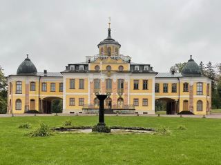 Belvedere Palace, located about 5 kilometers south of Weimar in Thuringia, Germany, is one of Weimar's most famous historical palaces and is known as the "summer palace" of the Dukes of Saxe-Weimar. Built between 1724 and 1732 by order of Duke Ernst August I of Saxe-Weimar-Eisenach, it was originally intended for hunting and court leisure. Belvedere Palace is a typical example of Baroque architecture, comprising the main palace, an orangery, gardens, and a large woodland. Its elegant and refined layout reflects the aesthetics of 18th-century European aristocratic court gardens. The palace interior preserves exquisite furniture, porcelain, and art collections, showcasing the luxury and cultural taste of the nobility at the time. The surrounding Baroque gardens and orangery are key features, planted with numerous rare plants and offering captivating scenery throughout the year.