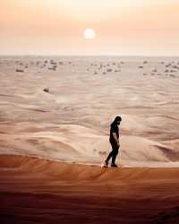 Lost in the Desert: Exploring the Enchanting Sands of the United Arab Emirates 🇦🇪