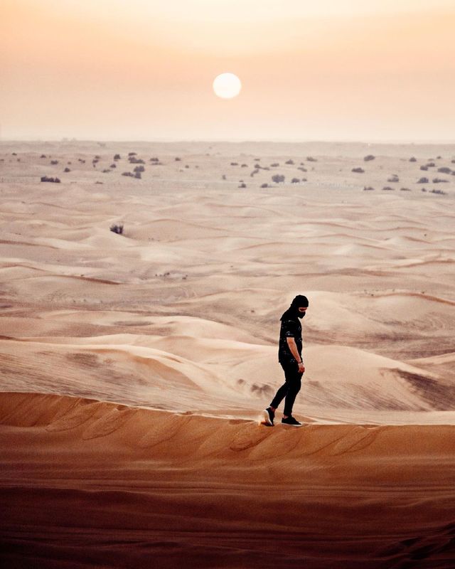 Lost in the Desert: Exploring the Enchanting Sands of the United Arab Emirates 🇦🇪