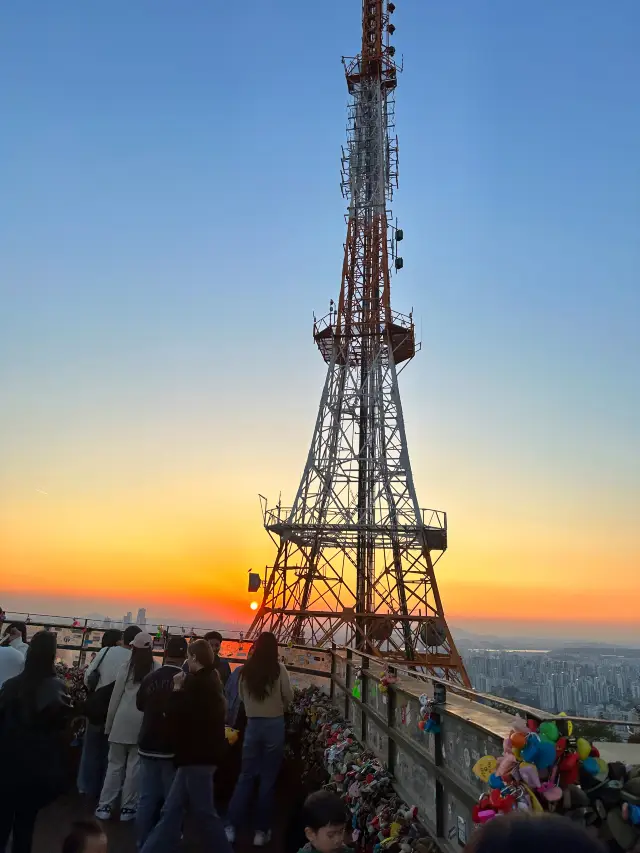 านที่ที่ดีที่สุดในโซลเกาหลีใต้สำหรับการชมใบไม้เปลี่ยนสี - สวน Namsan ในเมือง