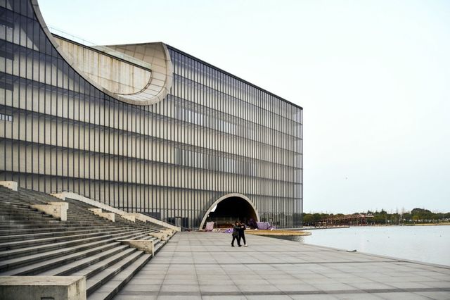上海保利大劇院位於上海市嘉定區白銀路159號 ，於2010年開始建設， 於2014年9月30日正式投