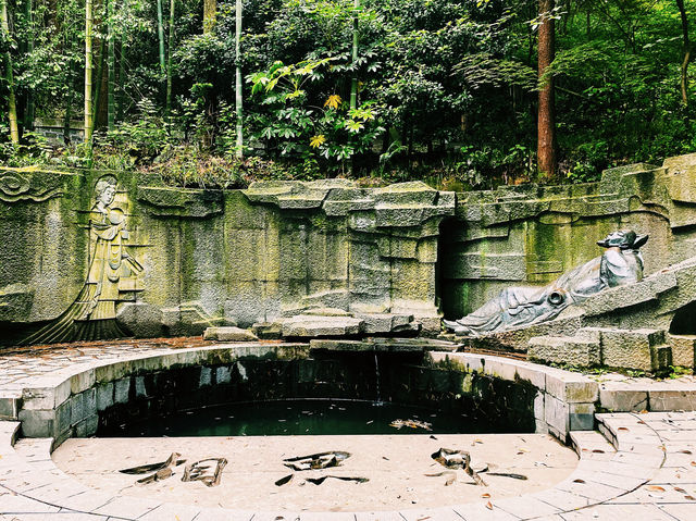 彼此相看永不厭，唯有敬亭山