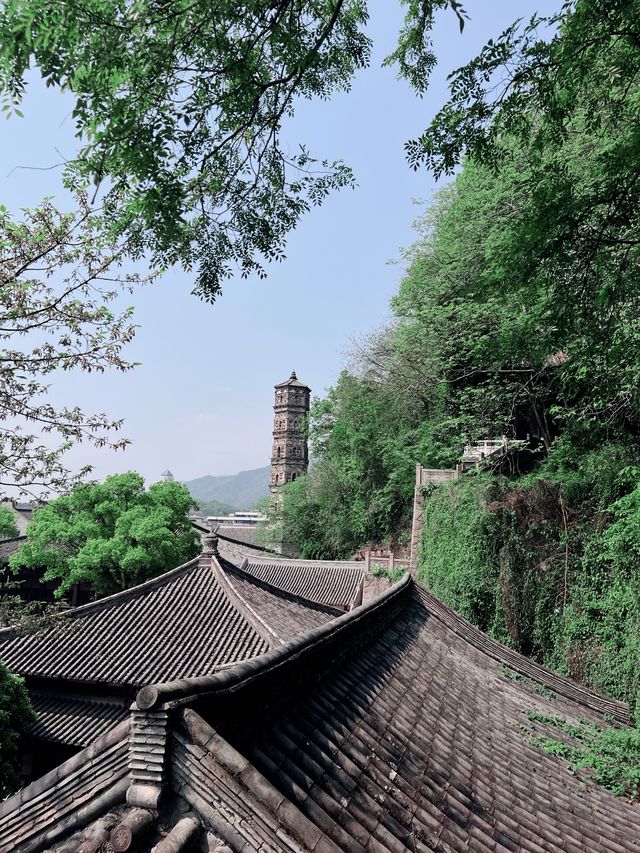 浙江臨海的龍興寺：博物館學習與陰陽塔的神秘之旅