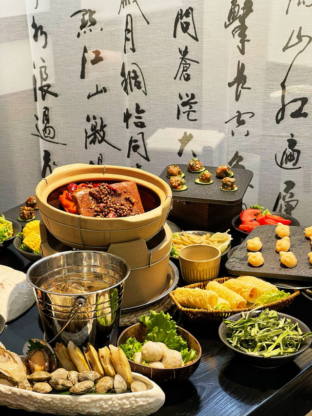 Introducing Ink Wash Painting into the Dining Environment | Xi'an's First Ceramic Hot Pot Restaurant