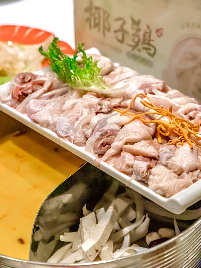 Xi'an·Aorunzi | Enjoy Coconut Chicken Without Going to Sanya