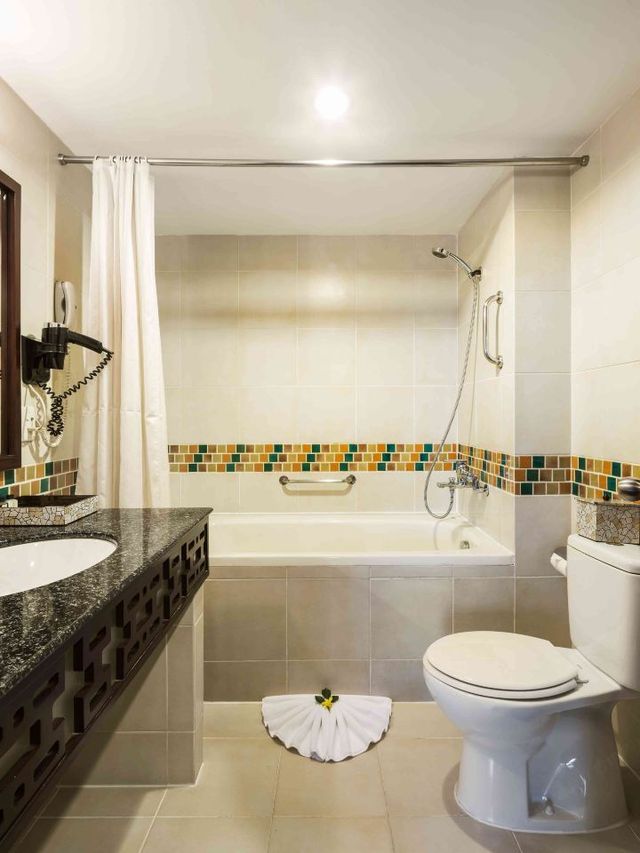 🌟 Unwind in Ho Chi Minh's Historic Rex Hotel 🌆✨