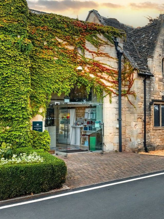 🏰✨ Cheltenham's Luxe Getaway: Ellenborough Park Revealed! 🌟🍃