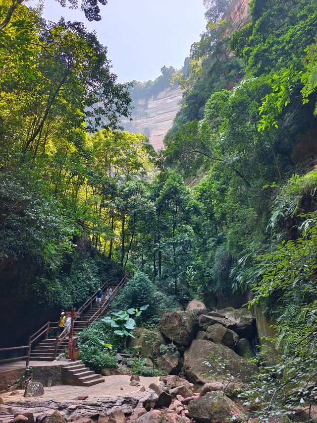 赤水佛光岩景區。